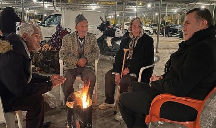 Lider Abdullah Özyiğit, geceyi vatandaşlarla geçirdi