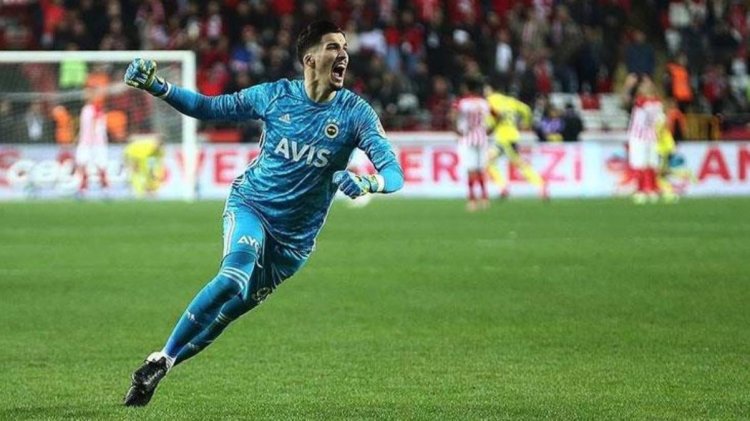 Son Dakika: Fenerbahçe, Altay Bayındır ile 4 yıllık yeni sözleşme imzaladı