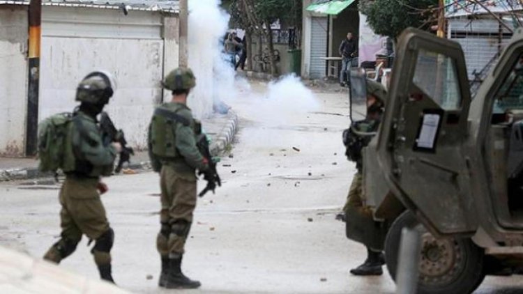 İsrail güçleri, Batı Şeria ve Kudüs’te 1’i yaralı 29 Filistinliyi gözaltına aldı