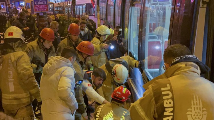 Cevizlibağ’da tramvayın çarptığı kişi ağır yaralandı