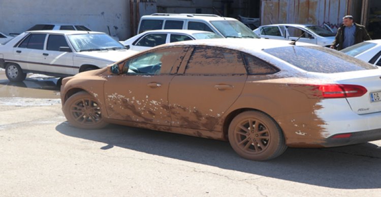 Urfa&#039;da çamurlu araçlar yıkanıyor