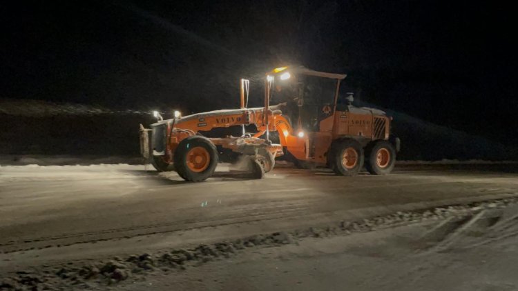 Tunceli-Erzincan kara yolu kar ve tipi nedeniyle tır geçişine kapatıldı
