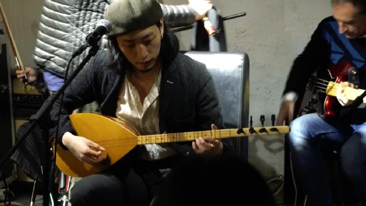 Türkiye'de bağlamayla tanışan Çinli, ülkesinde konser veriyor