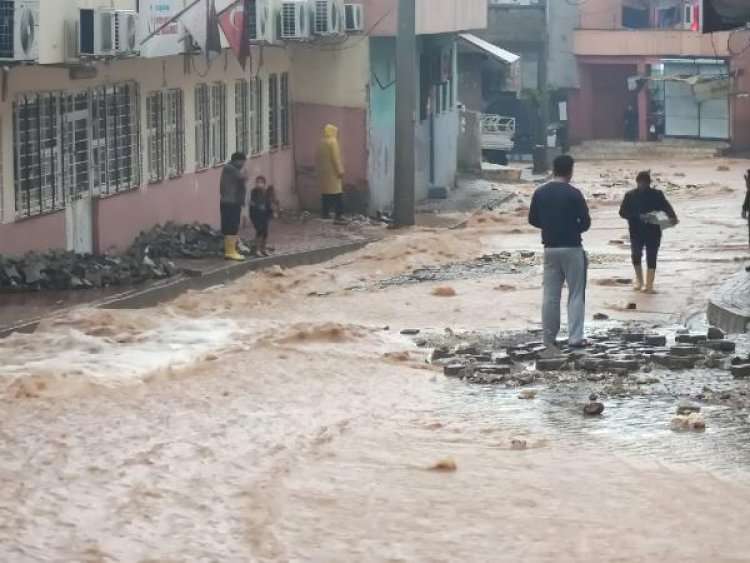 2 hafta sonra Şanlıurfa’yı yine sel vurdu: Ev ve iş yerlerini su bastı