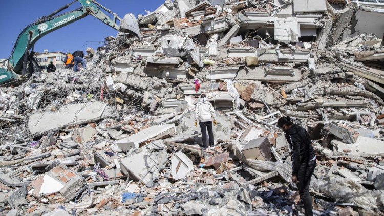 Binası yıkılan müteahhit kendini savundu: İlk depremde binanın yalnızca bir kısmı yıkıldı