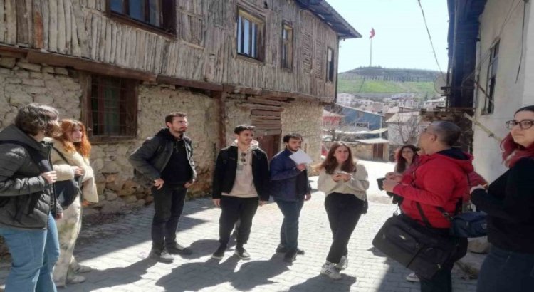 ODTÜ Öğrencileri Tarihi Beypazarı evlerini inceledi