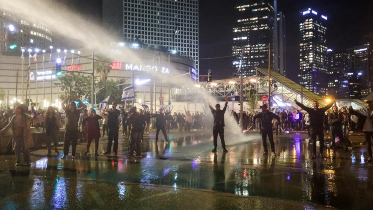 İsrail polisi Tel Aviv’de, yargı düzenlemesi karşıtlarının gösterisine müdahale etti