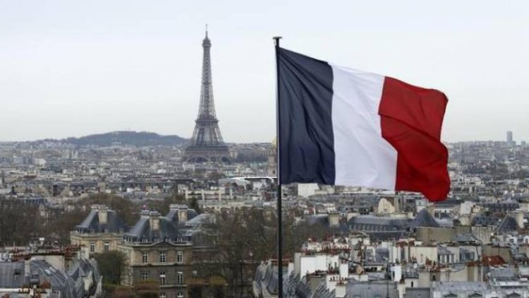 Fransa’nın Afrika politikasını eleştiren Afrika kökenli öğretmen 3 ay uzaklaştırma aldı