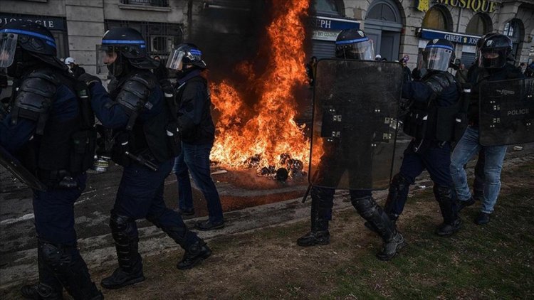 Fransa’da emeklilik reformu karşıtı gösterilere sert müdahale