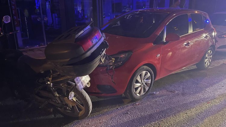 Edirne’de bir motosiklet park halindeki iki araca çarptı