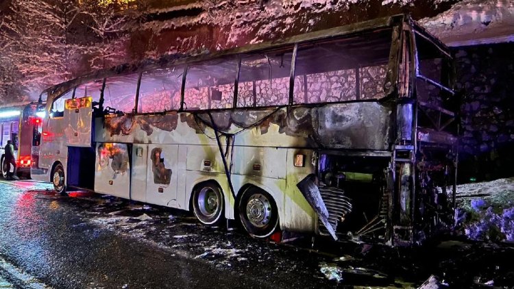 Trabzon’da polisleri taşıyan otobüs alev aldı
