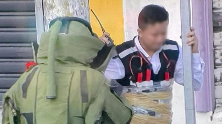 Ekvator’da bir güvenlik görevlisi, üzerine dinamit bağlanıp sokağa bırakıldı