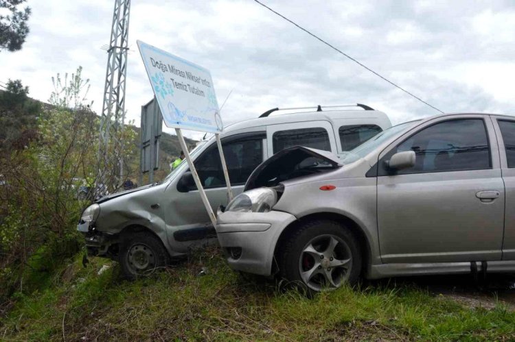 Tokat’ta otomobil ile hafif ticari araç çarpıştı: 2 yaralı