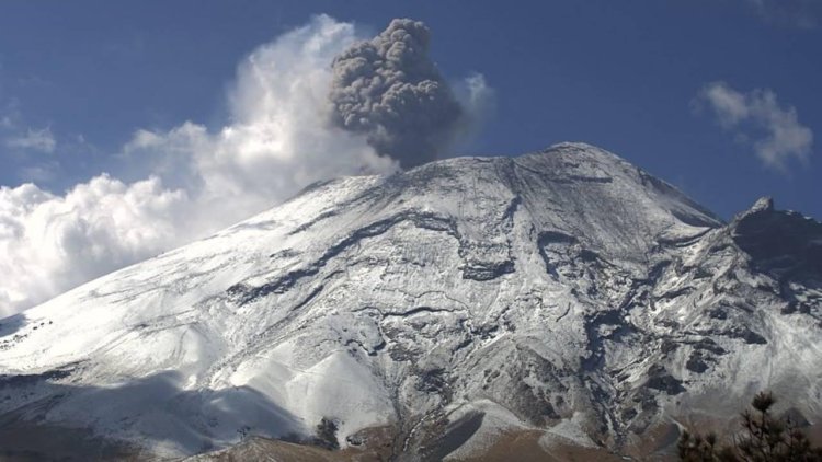 Meksika’daki Popocatepetl Yanardağı’nda 24 saatte 12 patlama