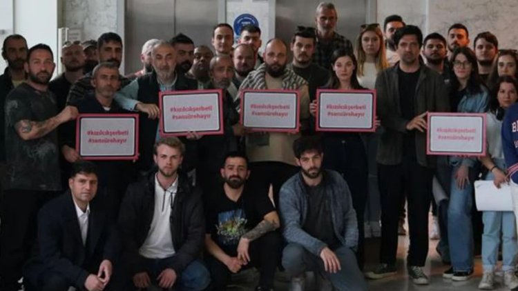 Yargı dizisinin set ekibi, ‘Kızılcık Şerbeti’ne verilen cezayı protesto etti