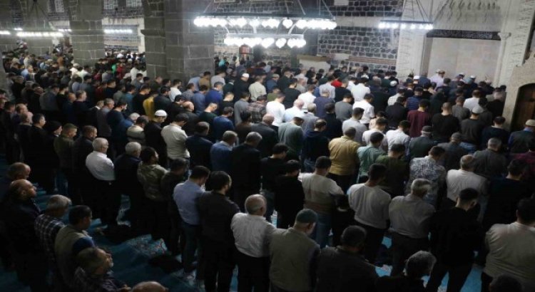 Diyarbakırda Kadir Gecesi dualarla idrak edildi