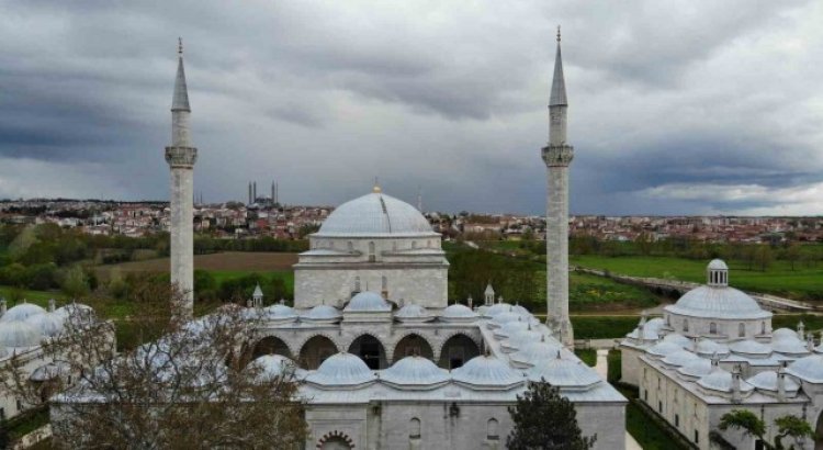 Edirnede Sultan 2. Bayezid Külliyesi ziyaretçilerin ilgisini çekiyor