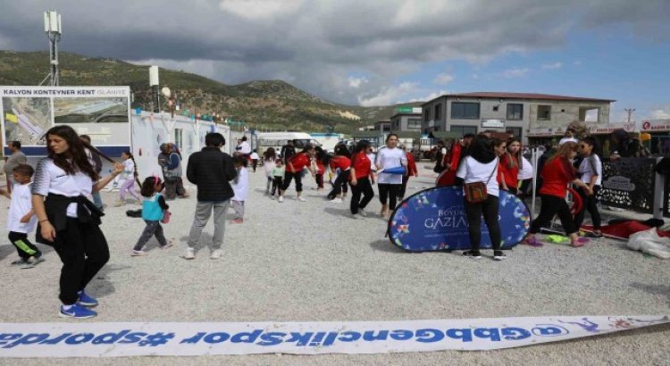 Gaziantepte depremzede çocuklar için bayram şenliği