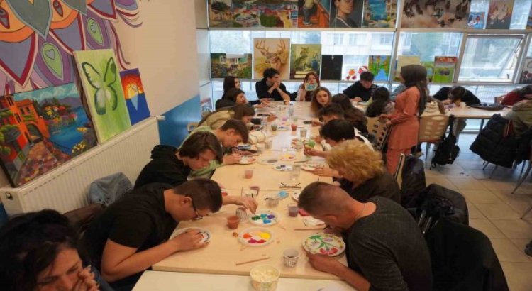 Afyonkarahisara 5 ülkeden gelen 35 öğrenci unutulmaya yüz tutmuş el sanatlarını öğrendi