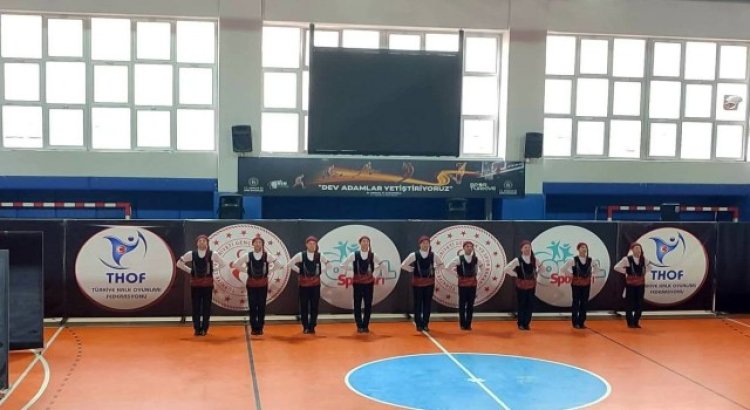 Bayburt Lisesi halk oyunları ekibi Türkiye finallerinde