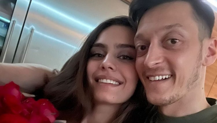 Mesut Özil’den Amine Gülşe’ye: Seni bütün kalbimle seviyorum