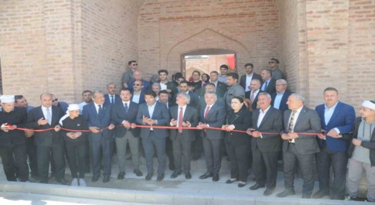 Bakan Yardımcısı Demircan, Cizrede Ulu Cami ve Kırmızı Medresenin açılışını yaptı