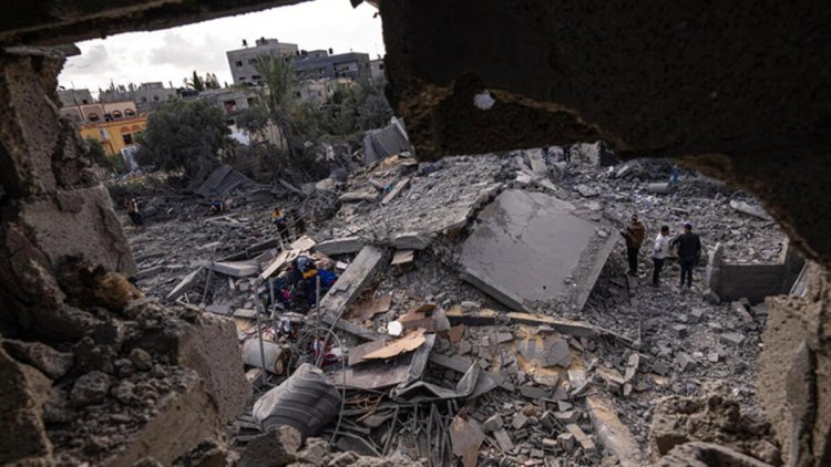 İsrail savaş uçakları Gazze’de 2 evi yerle bir etti