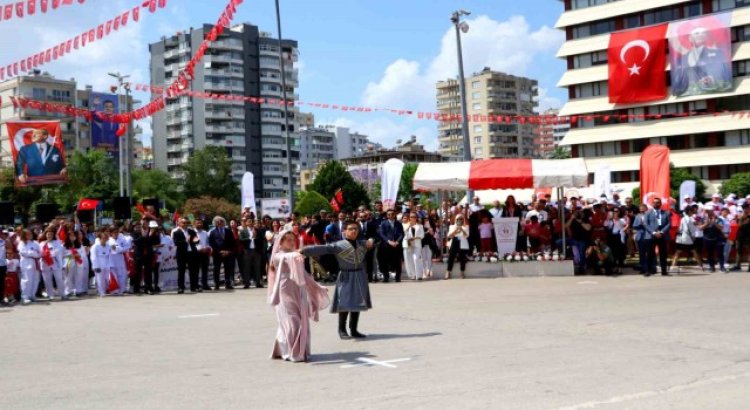 Adanada 19 Mayıs Atatürkü Anma, Gençlik ve Spor Bayramı coşkusu