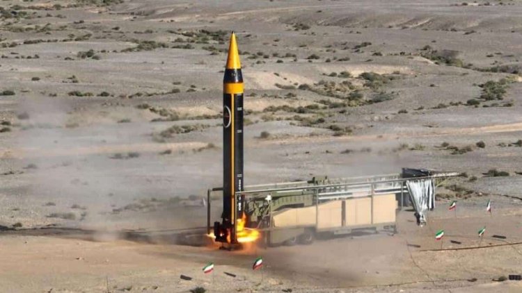 İran, dördüncü nesil balistik füzeyi tanıttı