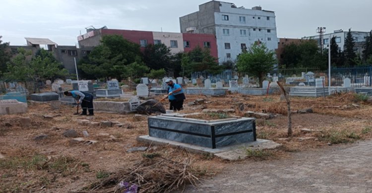 Viranşehir Belediyesi’nden Mezarlıklarda Genel Temizlik Çalışması