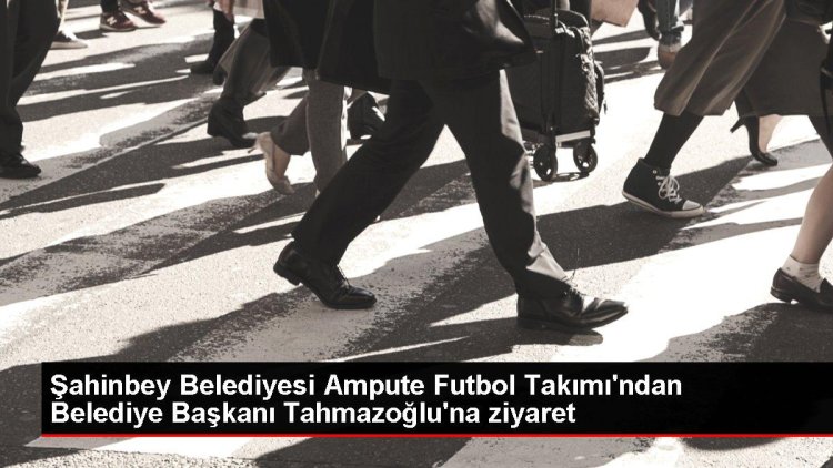 Şahinbey Belediyesi Ampute Futbol Takımı Çifte Şampiyonluk Kupasını Başkana Hediye Etti
