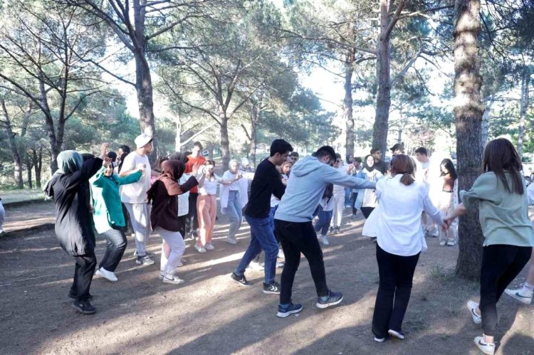 Sultangazi Belediyesi öğrencileri YKS öncesi piknikte moral depoladı