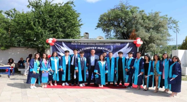 Ermaş Anadolu Lisesinde mezuniyet sevinci