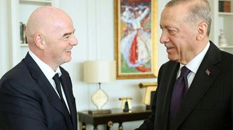 Cumhurbaşkanı Erdoğan’ı ziyaret eden FIFA Başkanı Infantino, yanında iki de hediye getirdi