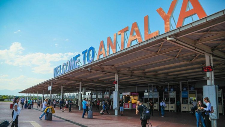 Antalya’ya hava yoluyla gelen turist sayısı 4 milyonu geçti