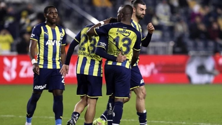 Fenerbahçe’nin formaları mı değişti? Fenerbahçe’nin Başakşehir Türkiye Kupası finali formaları neden farklı, yeni sezon formaları mı?