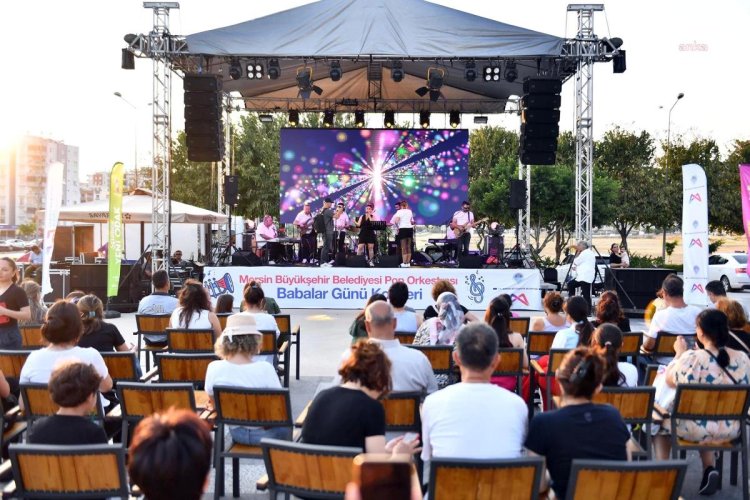 Mersin Büyükşehir Belediyesi Pop Orkestrası Babalar Günü’nde konser verdi