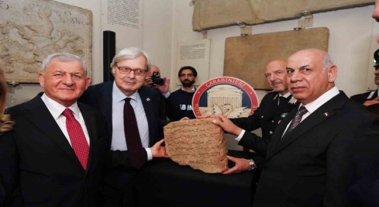 Irak,  İtalyadan geri aldığı 2 bin 800 yıllık tarihi eseri sergiliyor