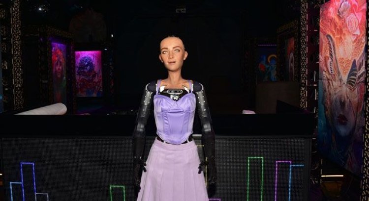 Dünyanın İlk Vatandaşlık Alan Robotu Sophia, Antalya'ya Geldi