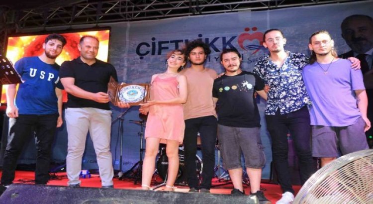 Çiftlikköy Gençlik Festivali Azra konseriyle sona erdi