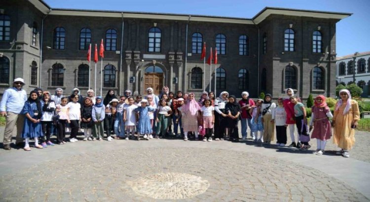 Öğrenciler Diyarbakırın tarihi mekanlarını gezdi