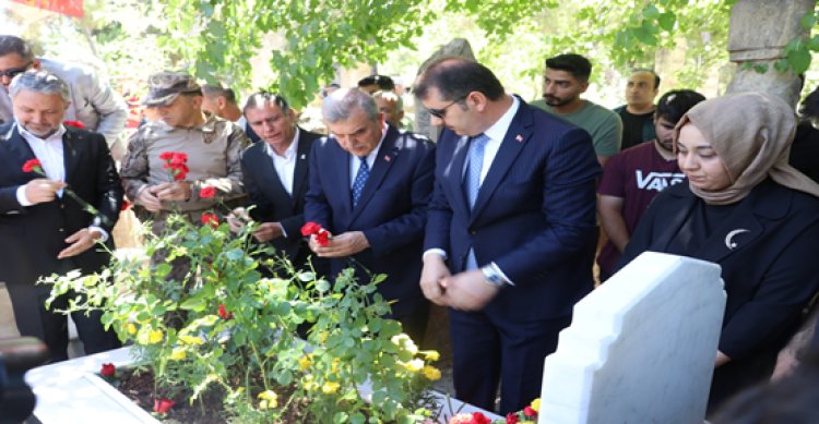 Urfa&#039;da 15 Temmuz şehidi mezarı başında anıldı!