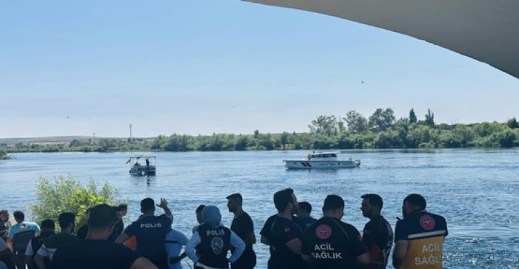 Birecik’te Fırat nehrine giren iki kardeş suda kayboldu