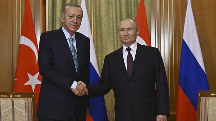 Cumhurbaşkanı Erdoğan’a Soçi’de Şimşek ile Gaye Erkan’da eşlik ediyor