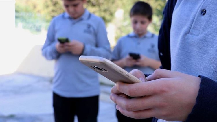 Bakan Tekin’den okullarda cep telefonu kullanımıyla ilgili flaş açıklama