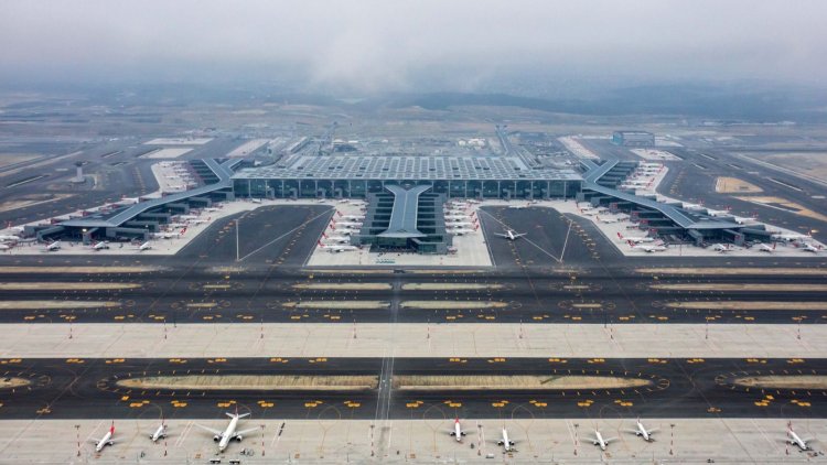 Turizm bölgesindeki havalimanlarını 8 ayda 123,7 milyondan fazla yolcu kullandı