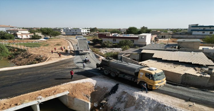 Büyükşehir’den Harran’a beton yol ve sathi kaplama çalışması